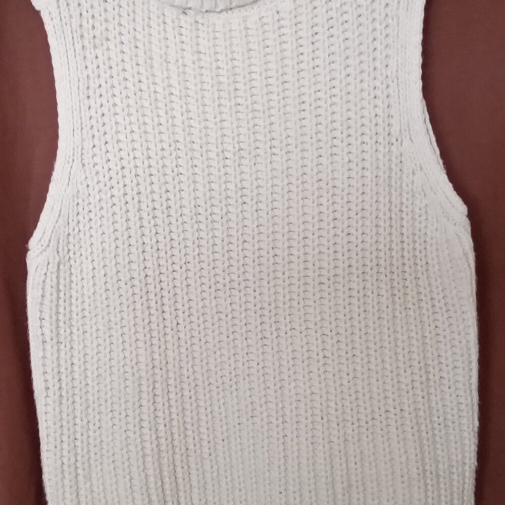 H & M Women's vest sweater, turtle neck, wool blend, medium, ivory.